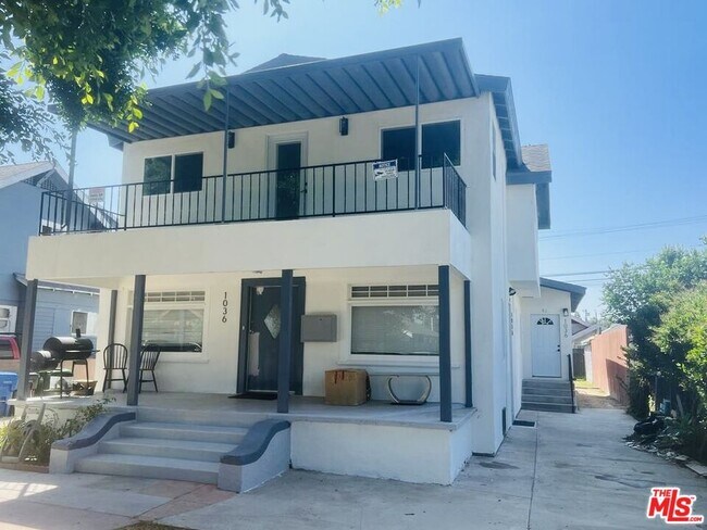 Building Photo - 1036 W 48th St