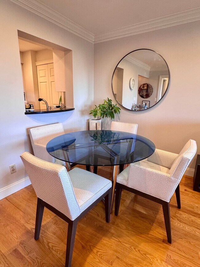 Building Photo - NO FEE!!  1 bed penthouse in Back Bay elevator building with doorman!