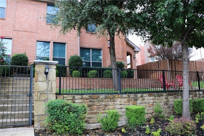Building Photo - 920 S Waterview Dr