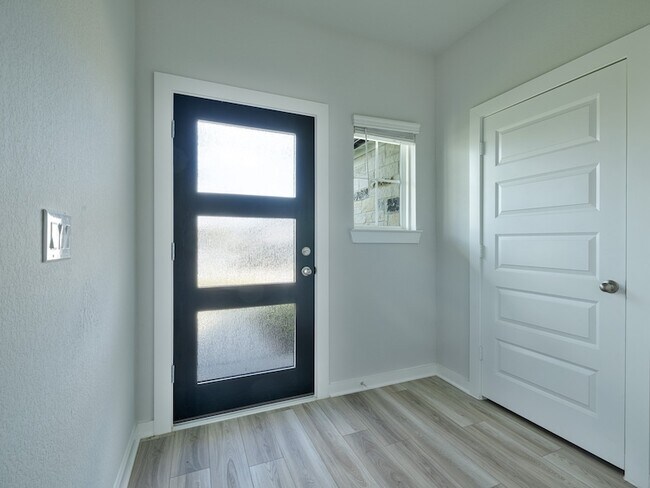 Foto del edificio - 8419 Sweet Cherry Ln