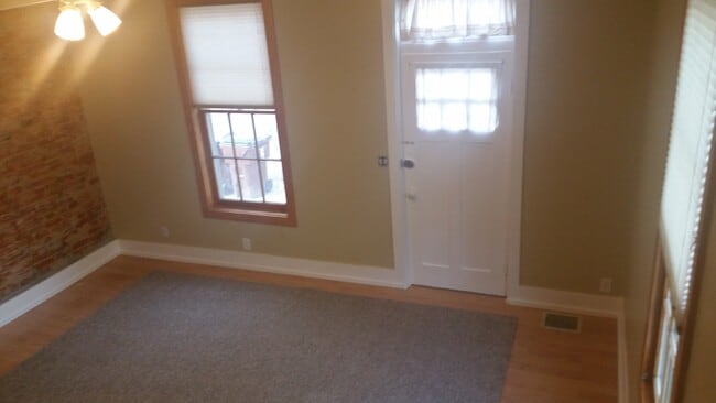 Building Photo - 814 Philadelphia St