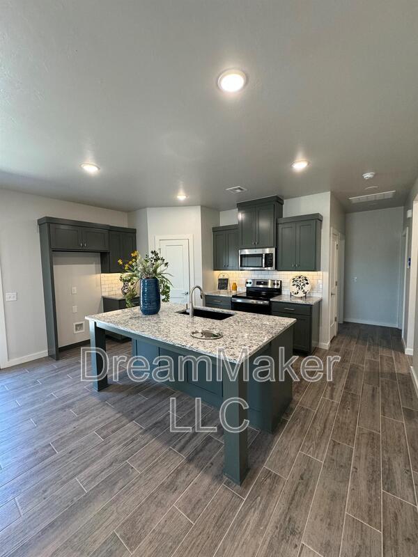 Building Photo - 901 Riva Pkwy