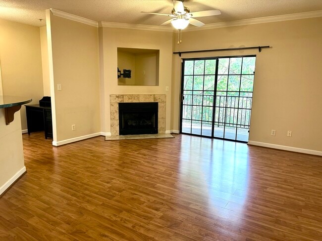 Foto del edificio - 208 Sterling Oaks Dr