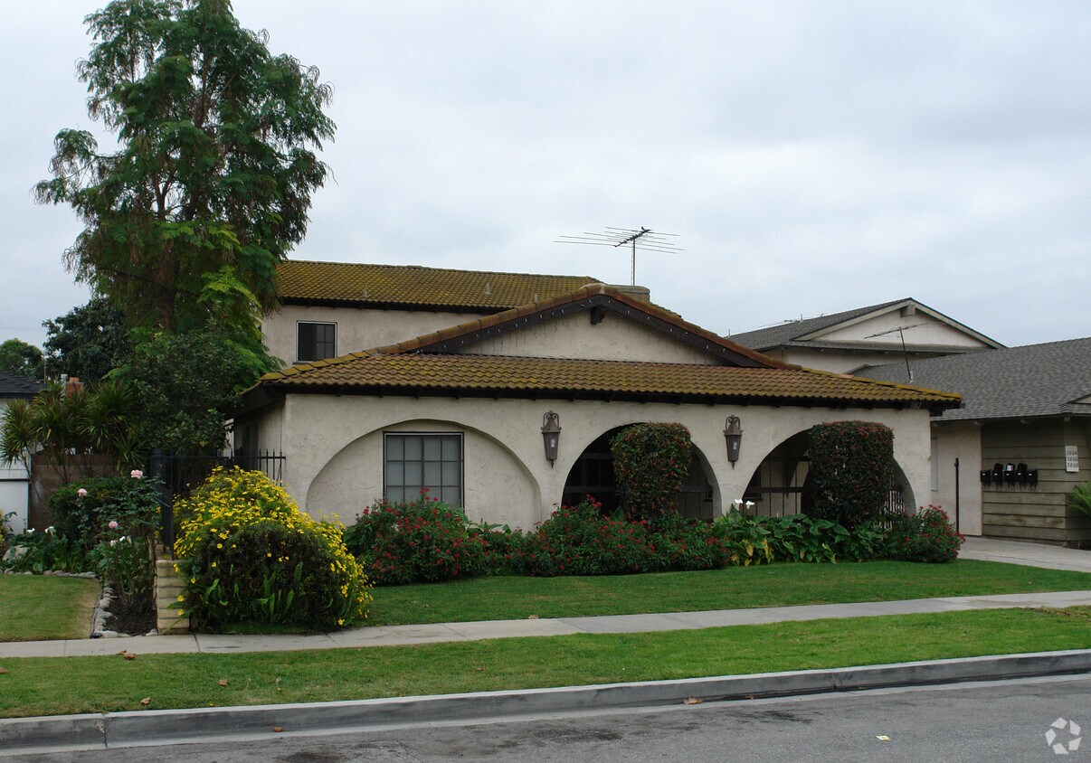 3812 Green Ave, Los Alamitos, CA 90720 Apartments in Los Alamitos, CA