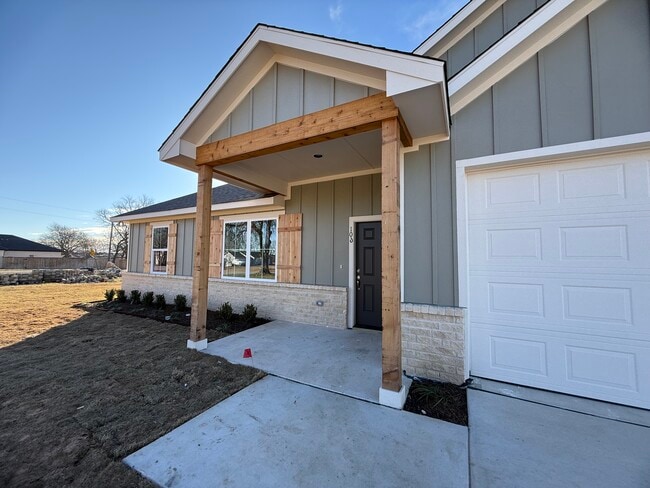 Building Photo - 106 Kirkland St