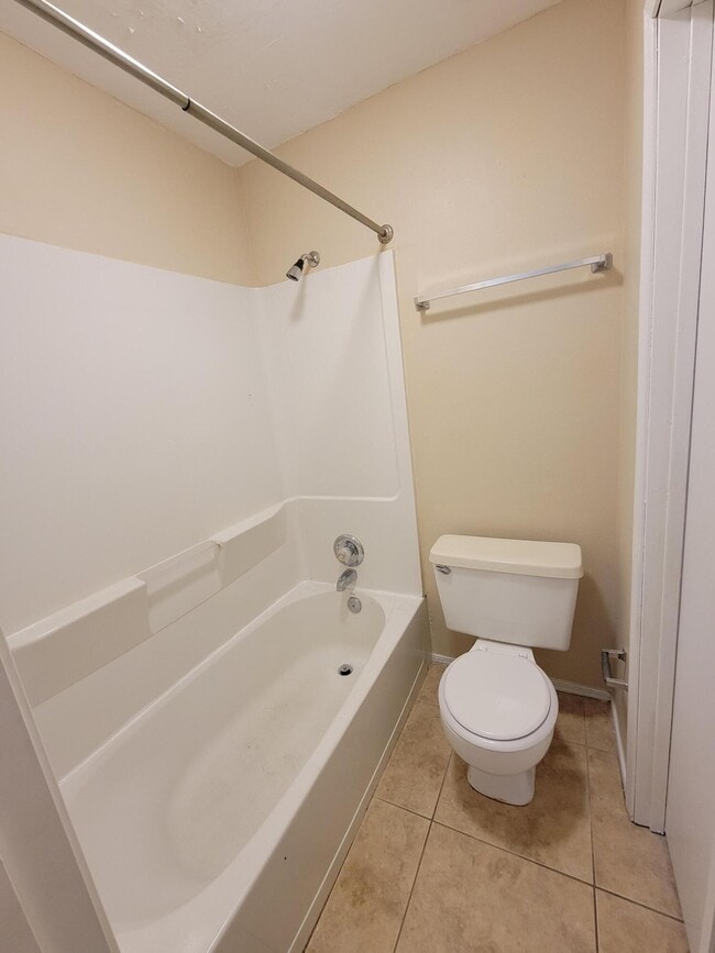 Building Photo - 1614 Green Briar Pkwy