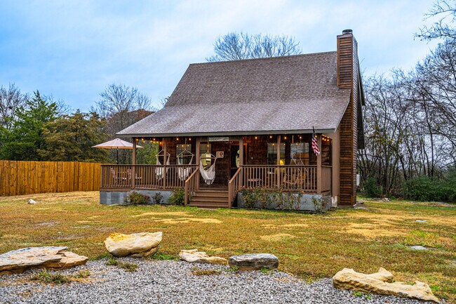 Foto del edificio - 890 NE Fields Rd