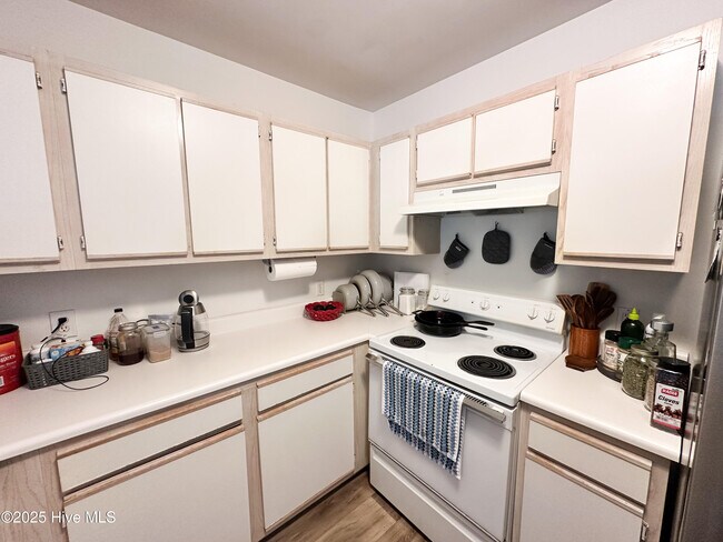 Foto del edificio - 4804 College Rd
