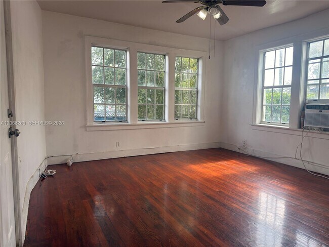 Foto del edificio - 3364 SW 2nd St