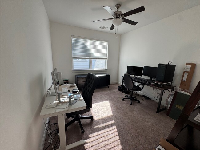 Foto del edificio - 902 W 20th St