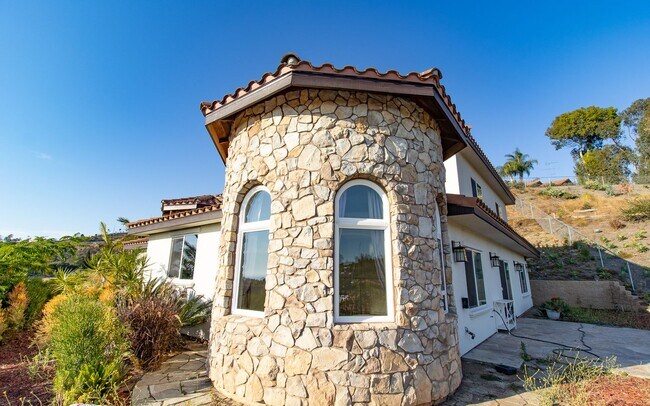 Foto del edificio - Must-See Home w/ Gorgeous Views and Gourme...