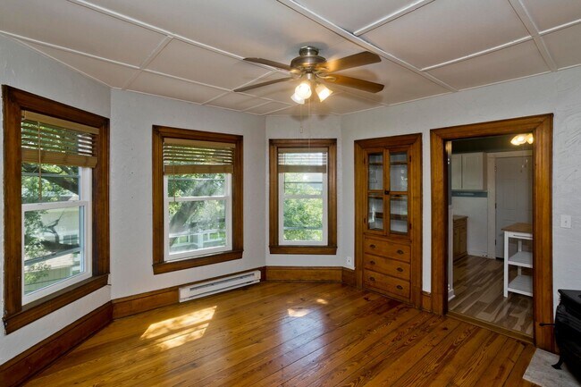 Building Photo - 33 Noble St