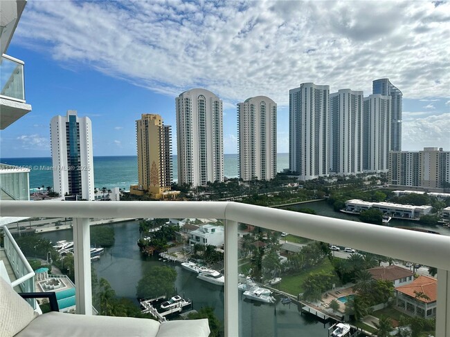 Building Photo - 16500 Collins Ave