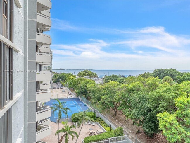 Building Photo - 2501 Brickell Ave
