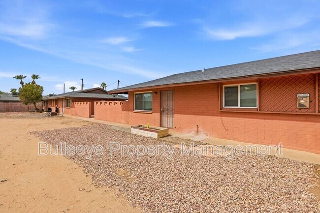 Foto del edificio - 2245 W Glenrosa Ave