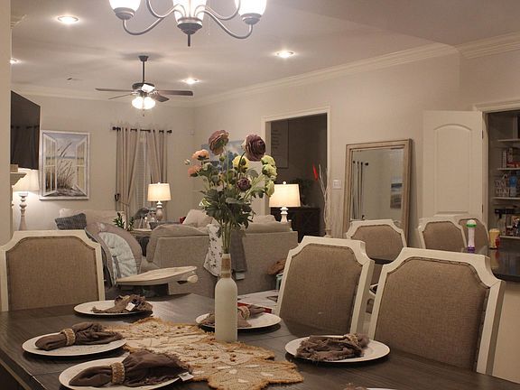 Foto del edificio - 369 Lake Breeze Dr