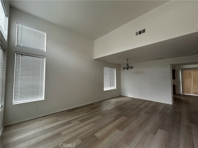 Foto del edificio - 4210 Cloudywing Rd
