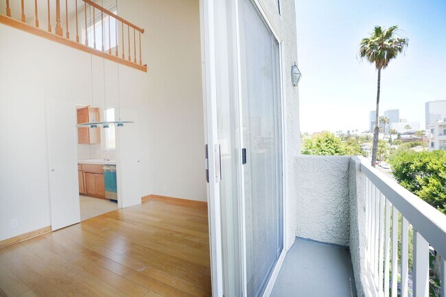 Foto del edificio - Sunlight Galore 2 Bed / 3Bath + Loft + Sun...