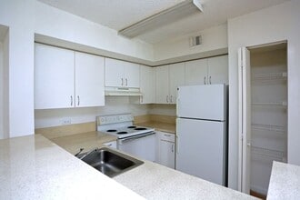 Palm Springs Apartments photo'