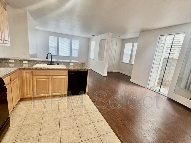Building Photo - 473 Lexington Dr