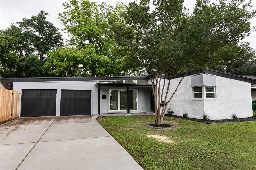 Primary Photo - 10937 Greenwillow St