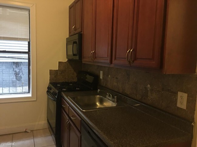Building Photo - 1 br, 1 bath Apartment - 1084 Kennedy Blvd