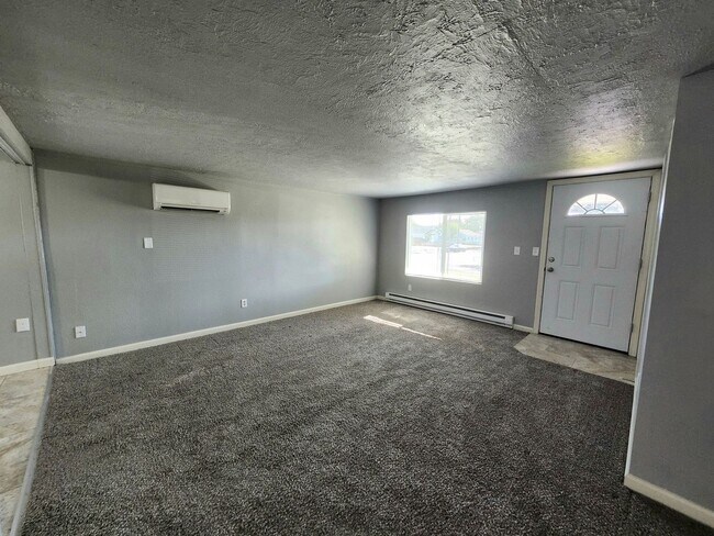 Foto del edificio - Charming 3 Bedroom, 1 Bath w/Garage