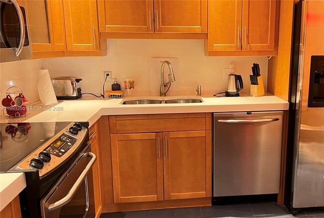 Building Photo - 401 Golden Isles Dr