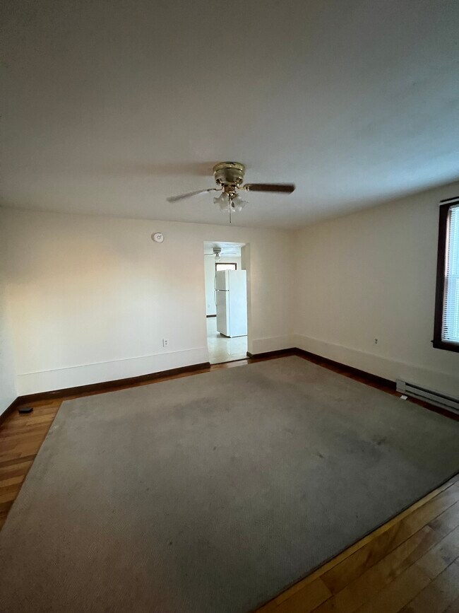 Foto del edificio - 111 W Hollis St