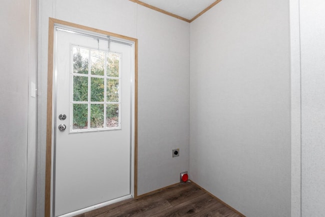 Building Photo - 696 Tara Rd