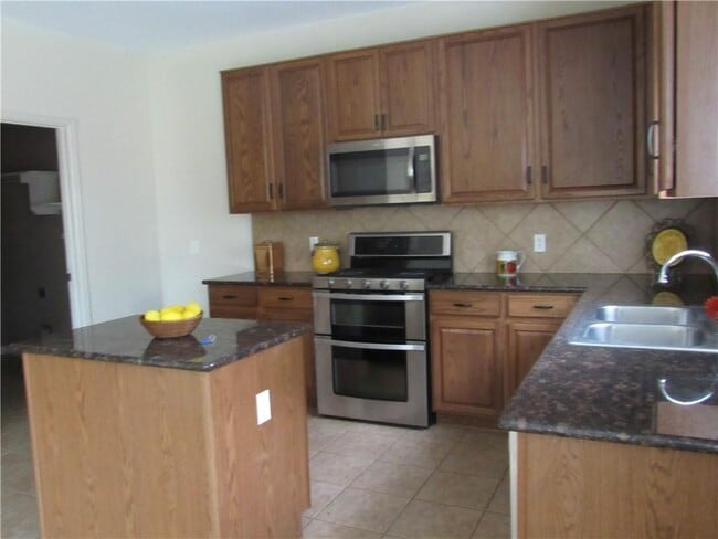 Building Photo - 2808 Red Ivy Cove