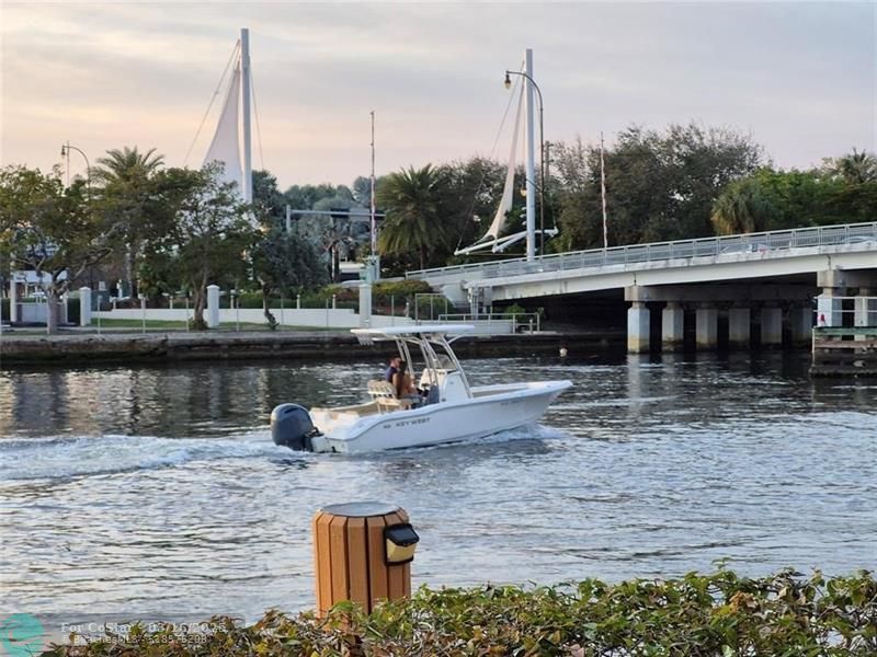 Foto principal - 105 S Riverside Dr