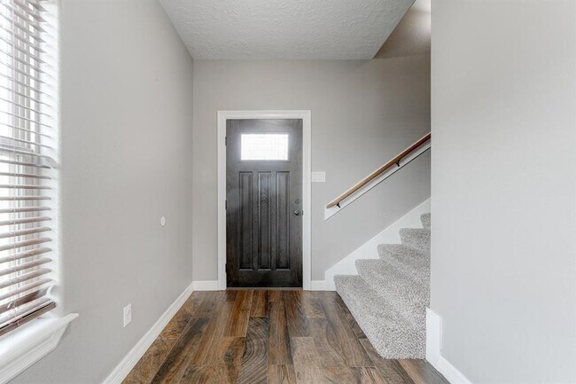 Building Photo - 1702 Avenue J