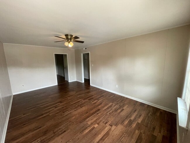 Building Photo - 1705 Snowden Dr SE