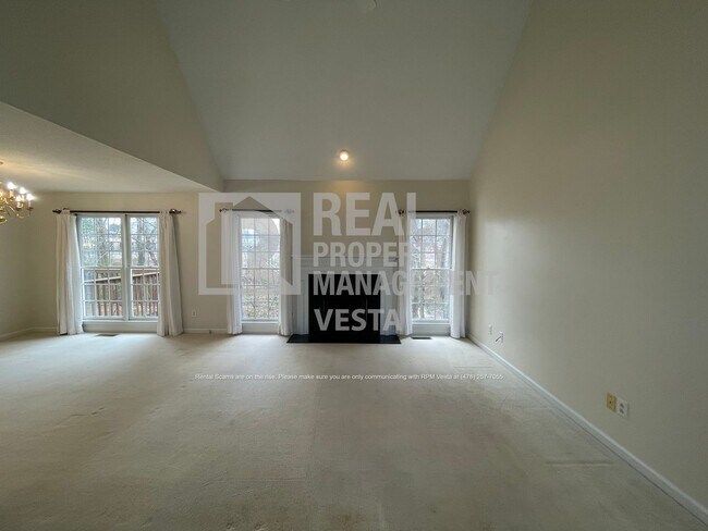 Foto del edificio - 425 Ashville Dr