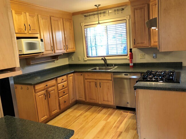 Foto del edificio - 5830 SW Idaho St