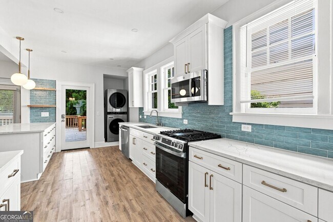 Building Photo - 884 Vedado Way NE