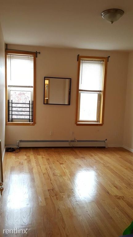 Foto del edificio - 7017 Fresh Pond Rd