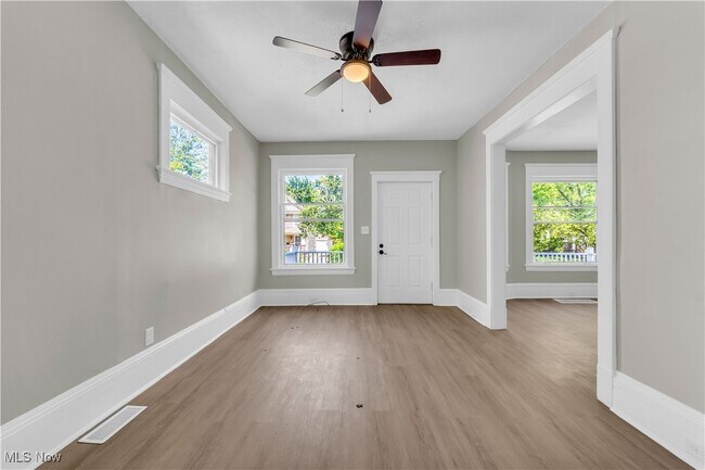 Foto del edificio - 1344 E 112th St
