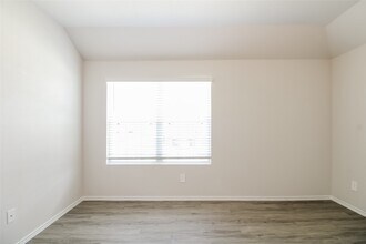 Building Photo - 14000 Lahontan Dr