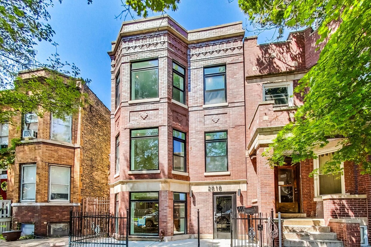 Primary Photo - 2818 W Fletcher St