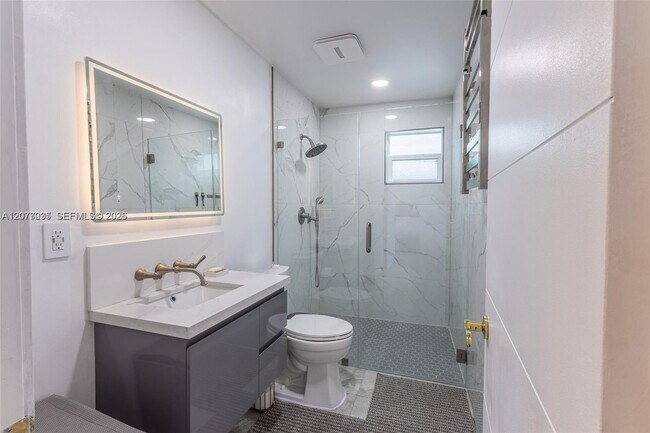 Building Photo - 233 W 39th Pl