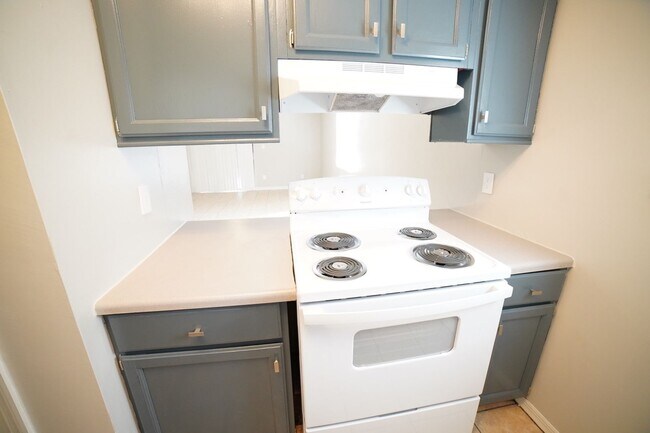 Foto del edificio - 2 bed / 1 bath Townhome on Tharpe