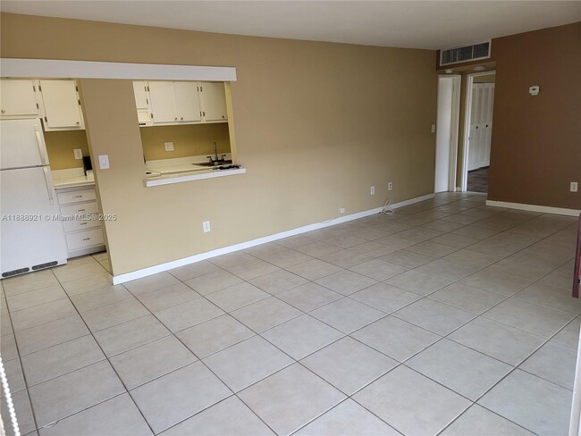 Foto del edificio - 4440 NW 79th Ave