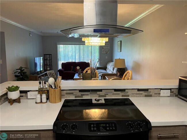 Foto del edificio - 981 Hillcrest Ct