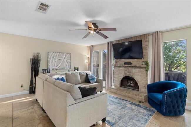 Foto del edificio - 6492 Hart Ln