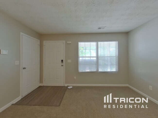 Foto del edificio - 492 Cathedral Dr