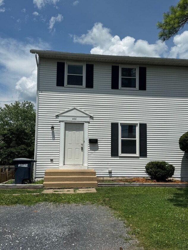 Primary Photo - Renovated Townhouse with Fenced Yard