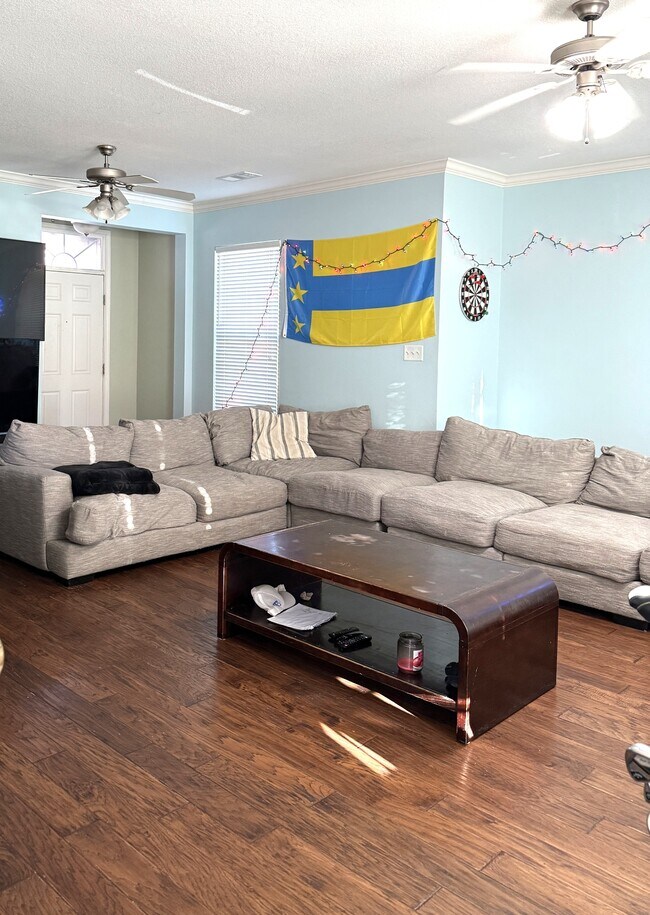 Foto del edificio - 1425 W Villa Maria Rd