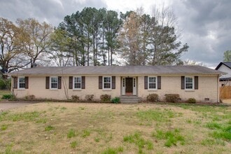 Building Photo - 2107 Edinburgh Dr SW